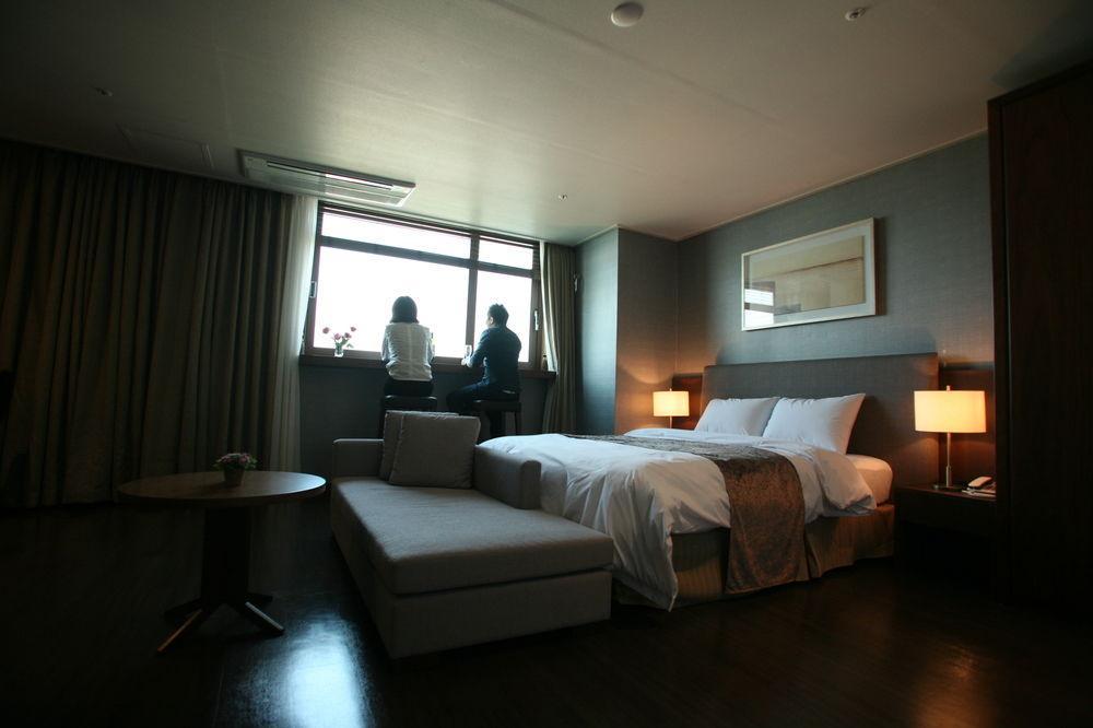 Hyunjin Tourist Hotel Donghae Exterior photo