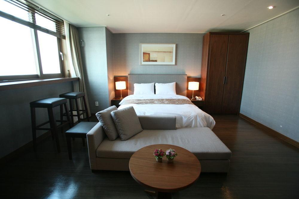 Hyunjin Tourist Hotel Donghae Exterior photo