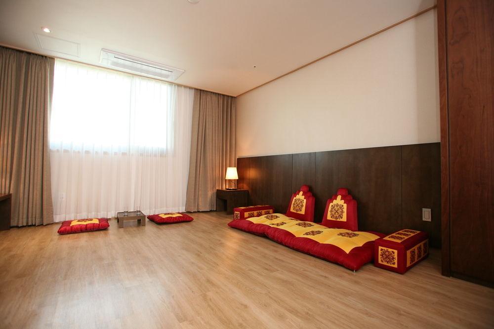 Hyunjin Tourist Hotel Donghae Exterior photo