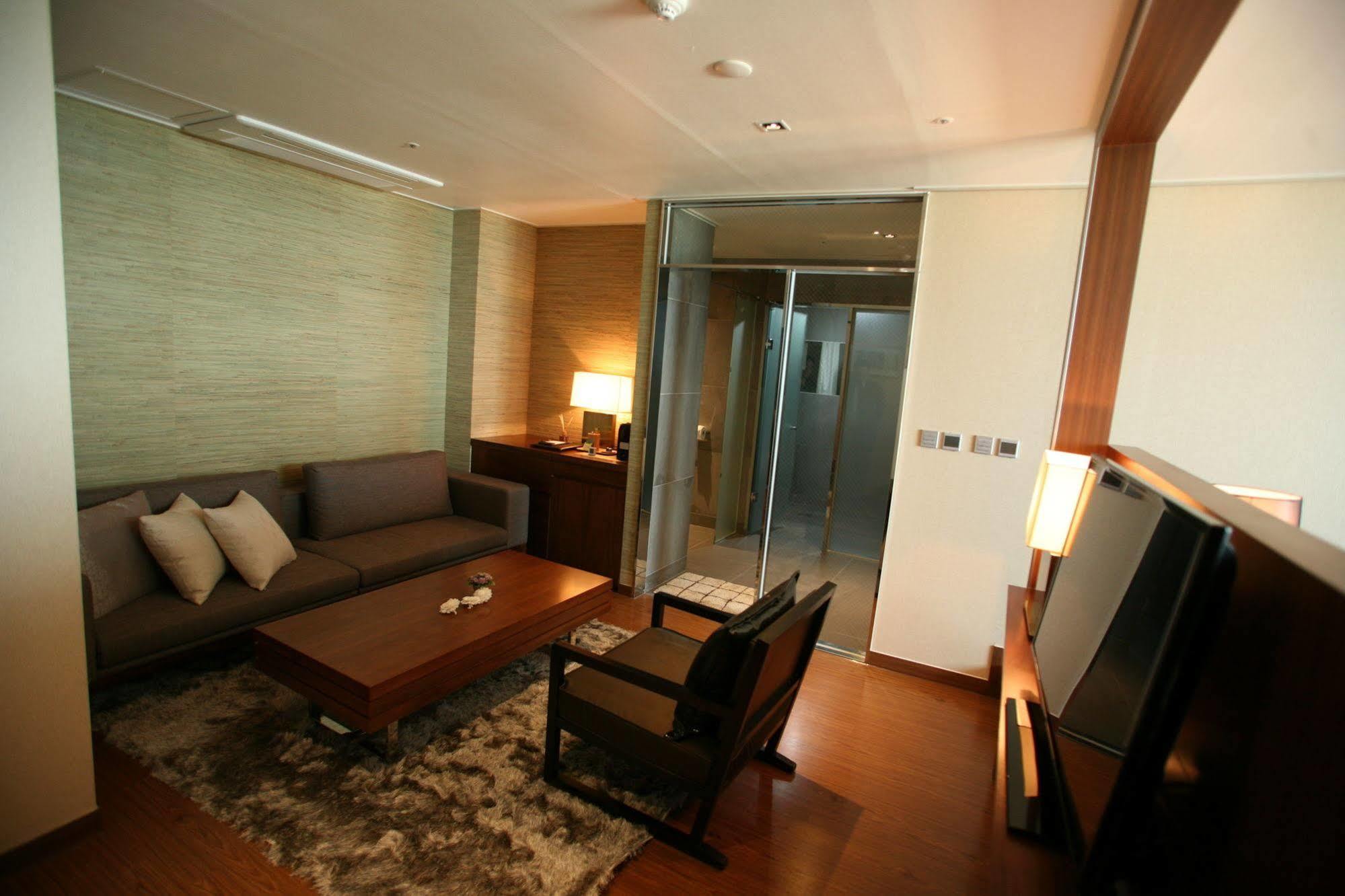 Hyunjin Tourist Hotel Donghae Exterior photo