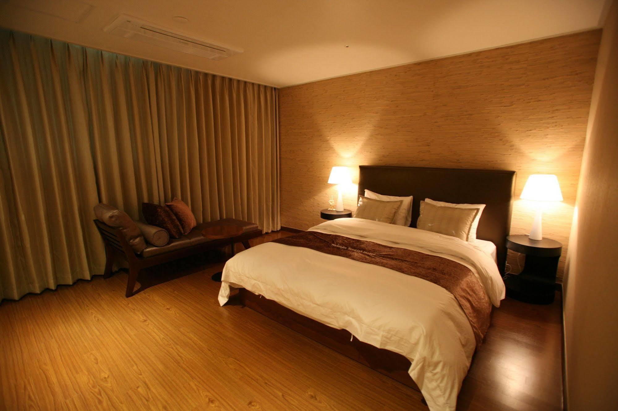 Hyunjin Tourist Hotel Donghae Exterior photo