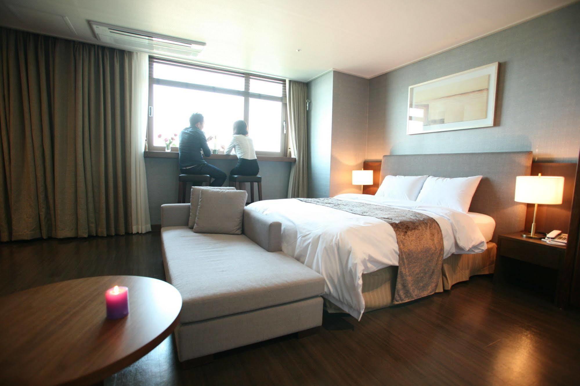Hyunjin Tourist Hotel Donghae Exterior photo
