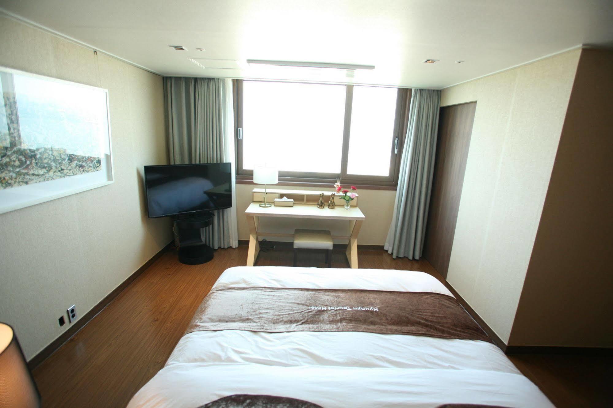 Hyunjin Tourist Hotel Donghae Exterior photo